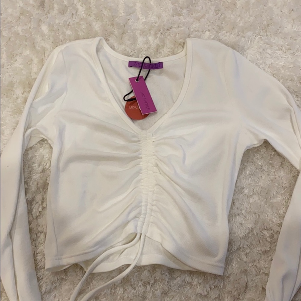 Sinched white top